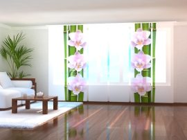 Rózsaszín orchidea és bambusz